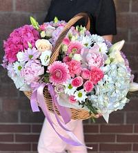 Композиция солнечный день в Возах Цветочная композиция из Розы, Хризантемы, Пионы и Лизиантусы в корзине в Возах